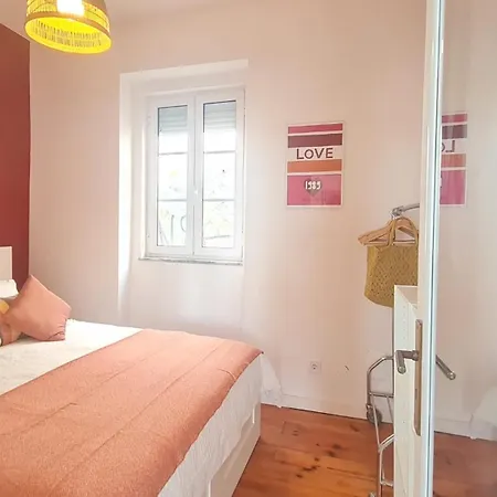 Happy - With A View, Private Terrace & Ac Apartament Lizbona