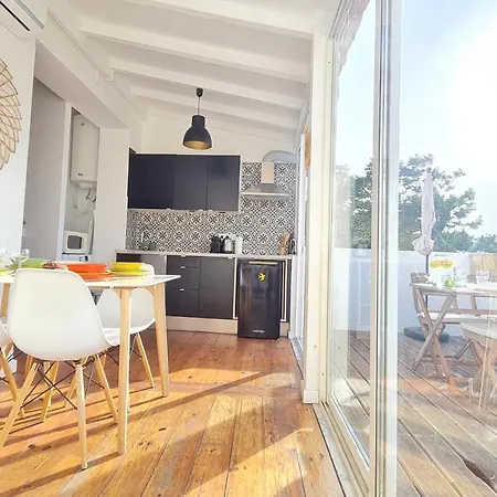 Happy - With A View, Private Terrace & Ac Apartment