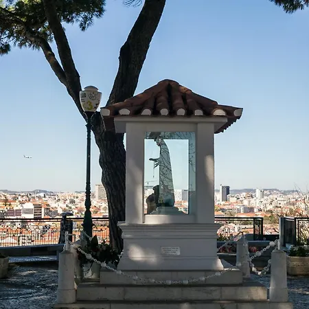 Apartment Happy - With A View, Private Terrace & Ac Lissabon